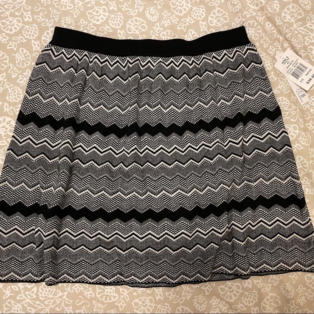 Short skirt, black/white, medium. New, never worn